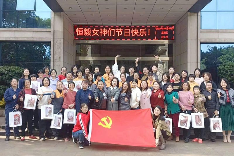 三月與你皆是最好的風(fēng)景，是公主、是女神、是女王，更是你自己?。?！